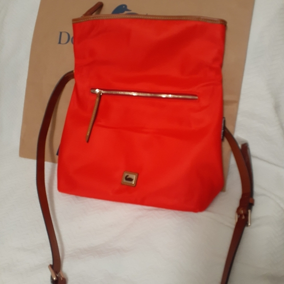 Dooney & Bourke crossbody NWT. RED - Picture 3 of 10